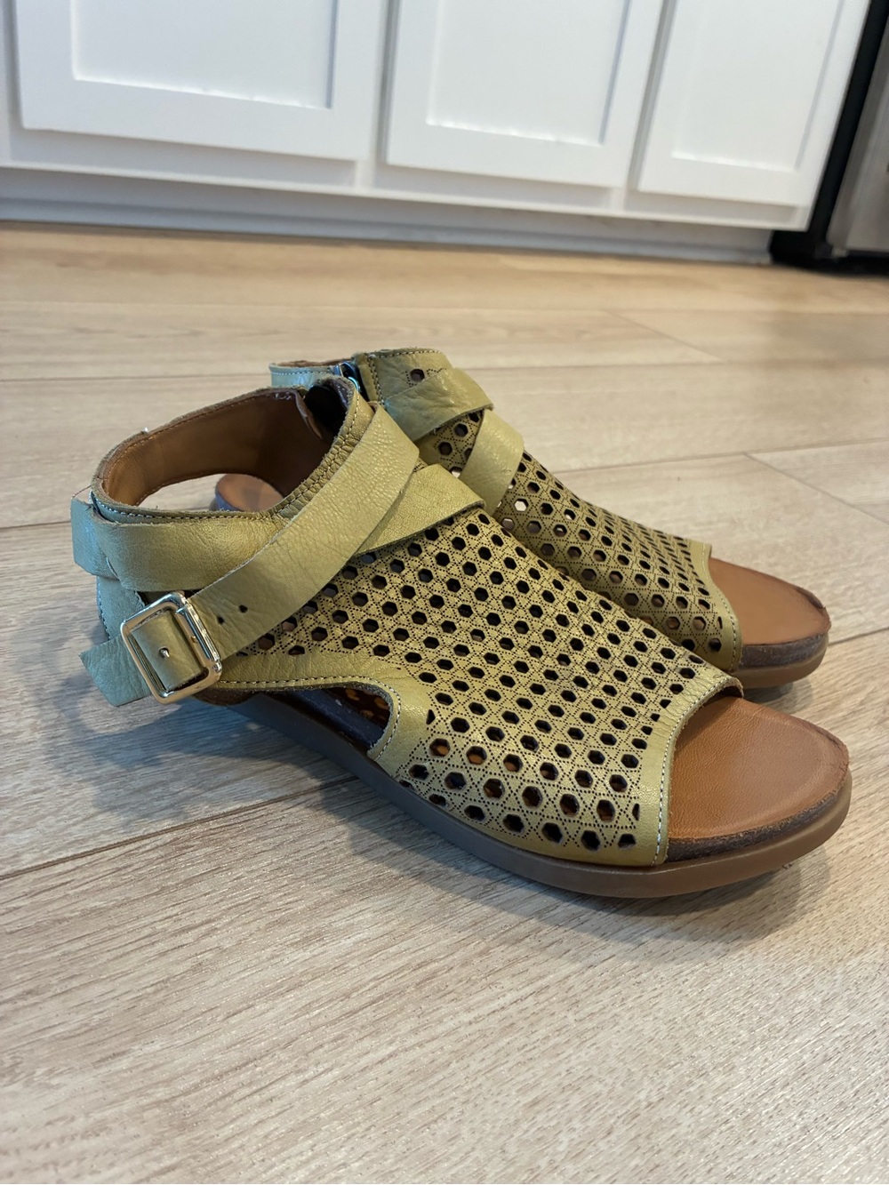 NEW Spring Step Women’s Covington Sandal Green Perforated Size 38/7.5-8 US